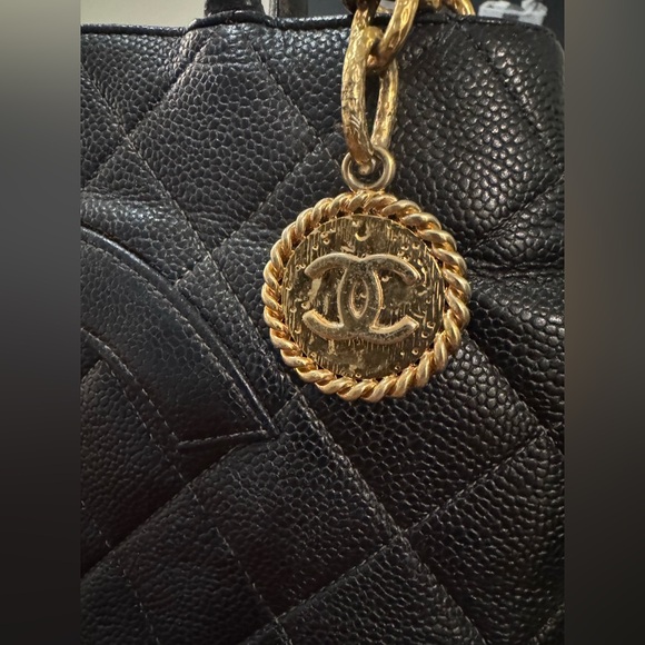 Chanel Caviar Skin Black Medallion Tote Shoulder Bag Large CC Logo - Picture 2 of 8